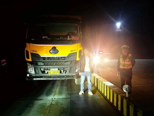 嚴管嚴查超載貨車，凈化道路貨運環境